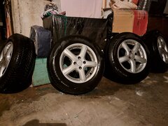 Vand anvelope de iarna cu jante de aluminiu